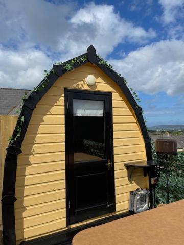 Апартаменты Arch Pod & Hot Tub Карндона Экстерьер фото
