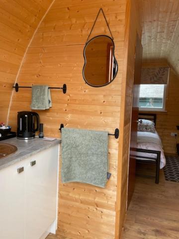 Апартаменты Arch Pod & Hot Tub Карндона Экстерьер фото